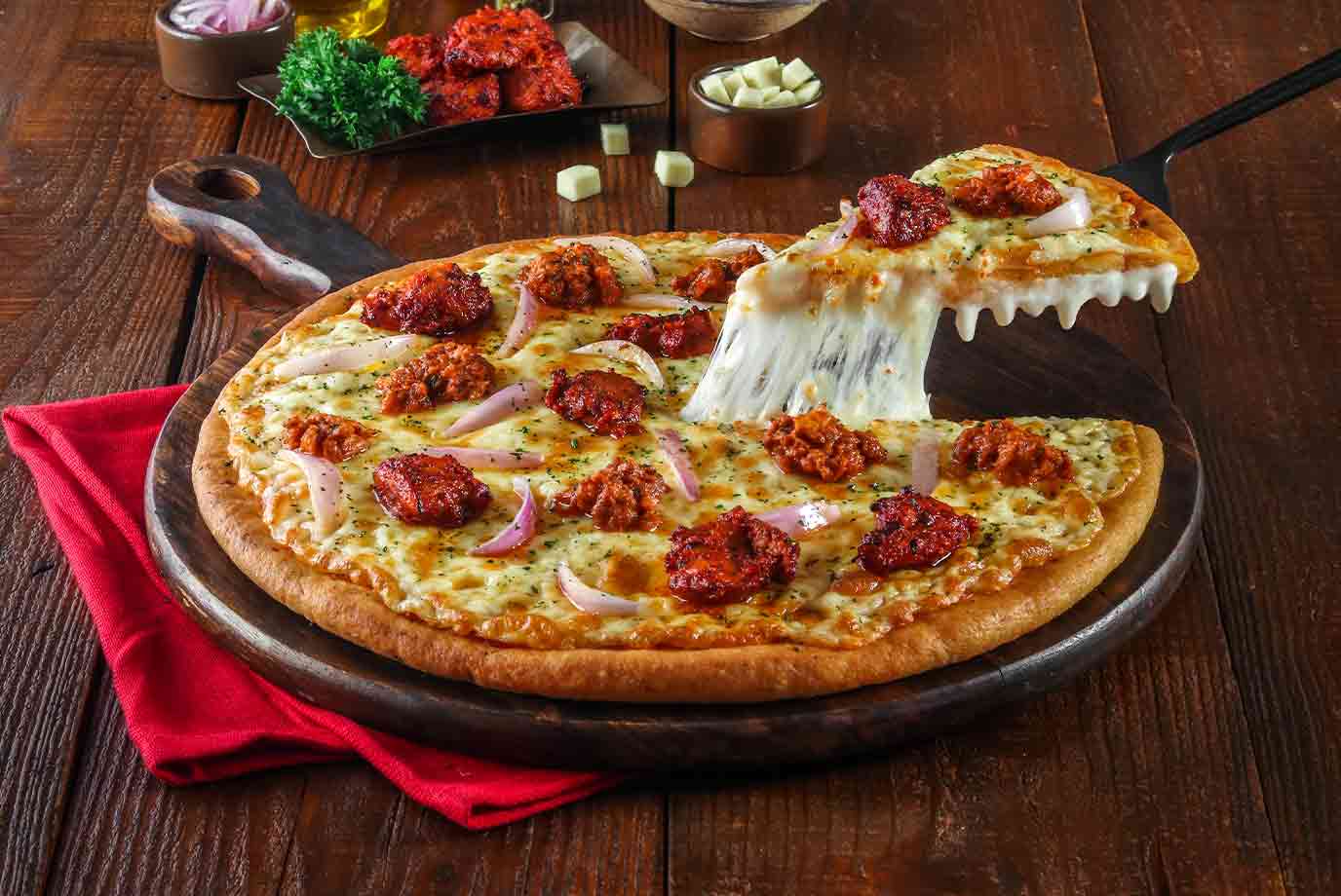 Order Chicken Tikka Keema And Cheese Burst Pizza Medium From Ovenstory