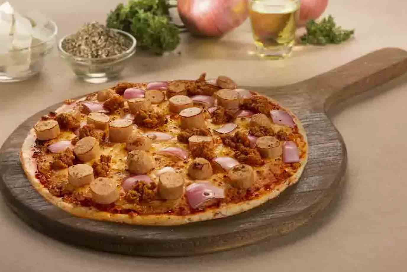 Order Kheema And Sausages Cheese Burst Pizza Serves 2 Online From Ovenstory