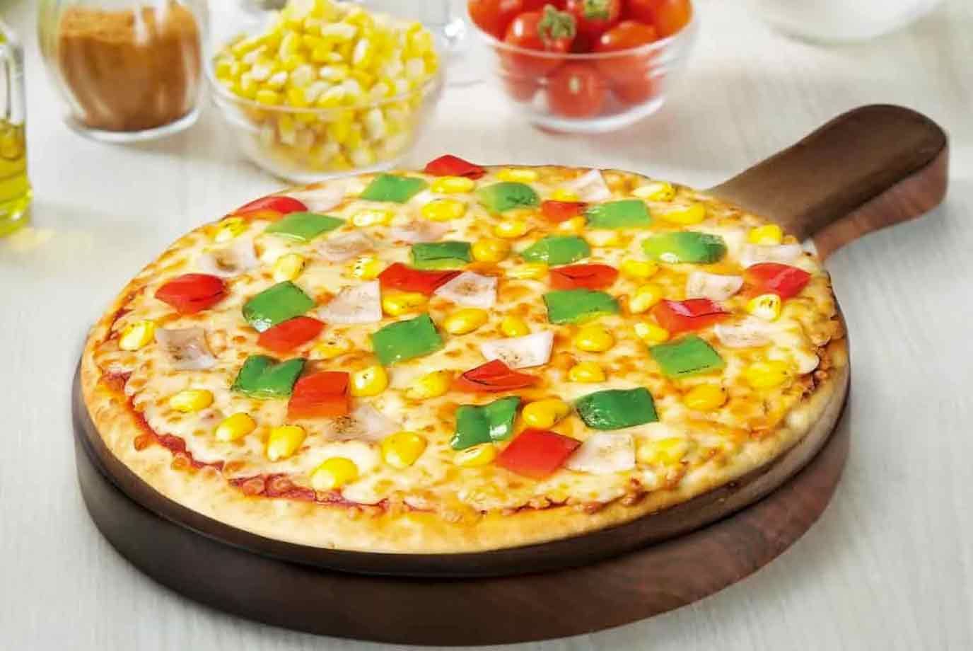 Order Corn Veggie Delight Pizza Serves 2 from Ovenstory on EatSure