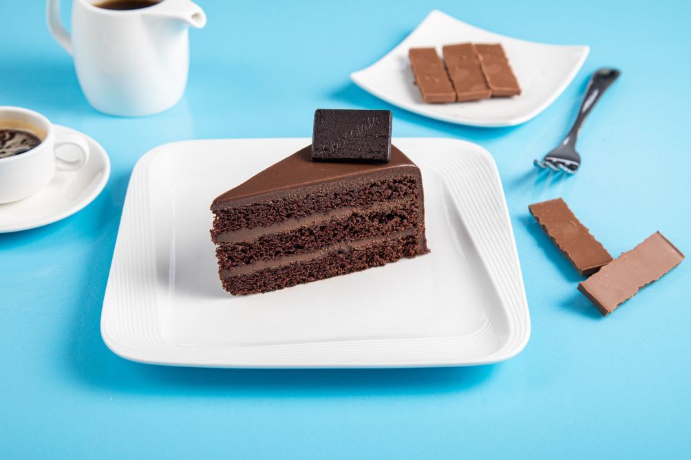 Order Hazelnut Chocolate Cake 500gm Eggless from Ovenstory on EatSure