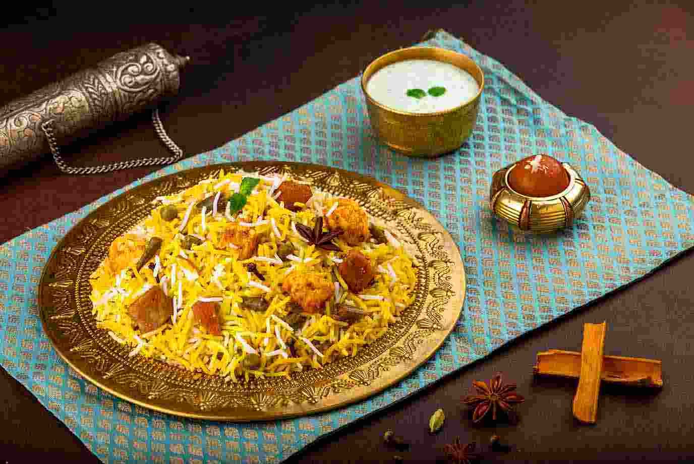 Order Paneer Subz Biryani Serves 1 From Behrouz Biryani On Eatsure