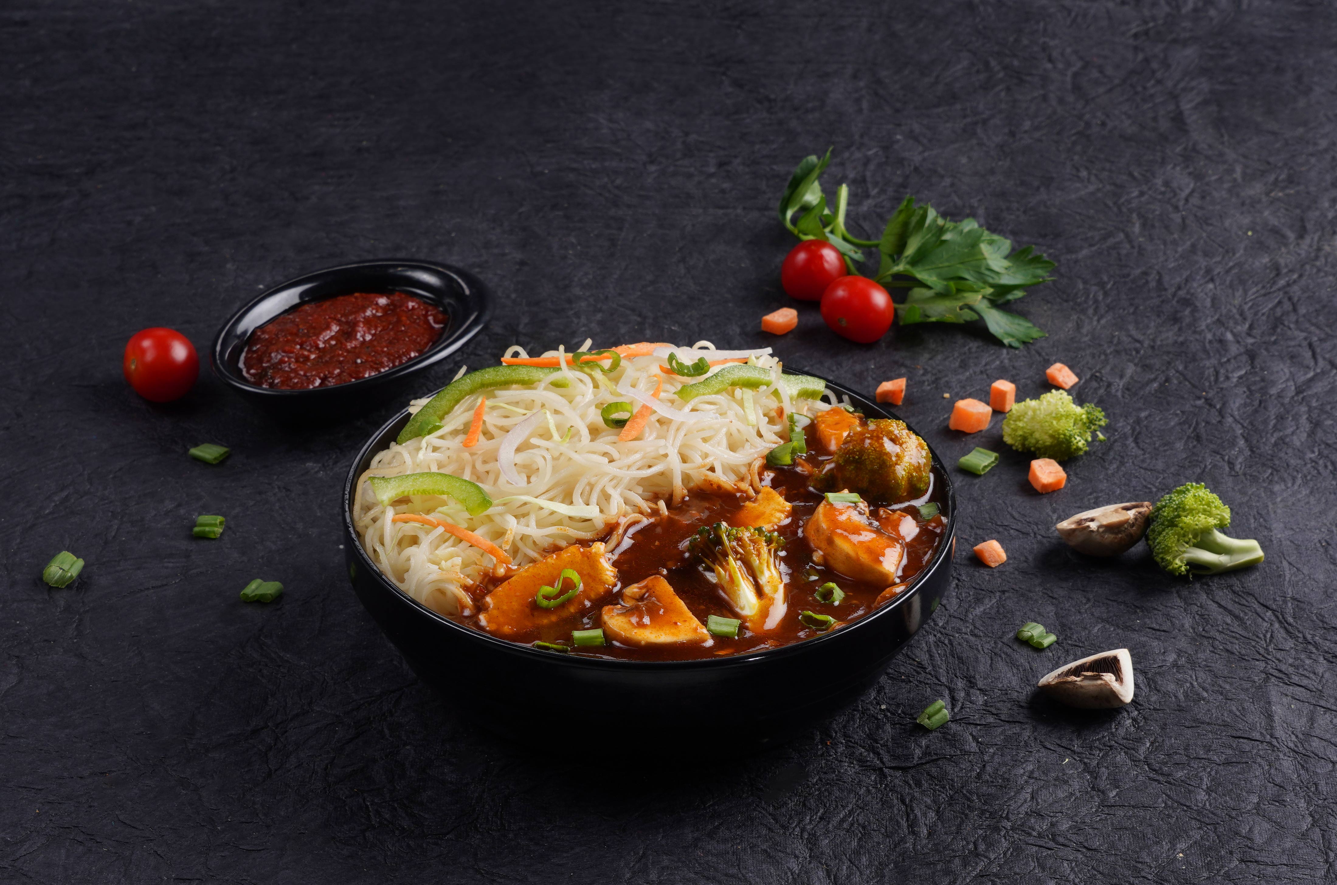 Hakka Noodles with Exotic Veggies in Hunan Sauce