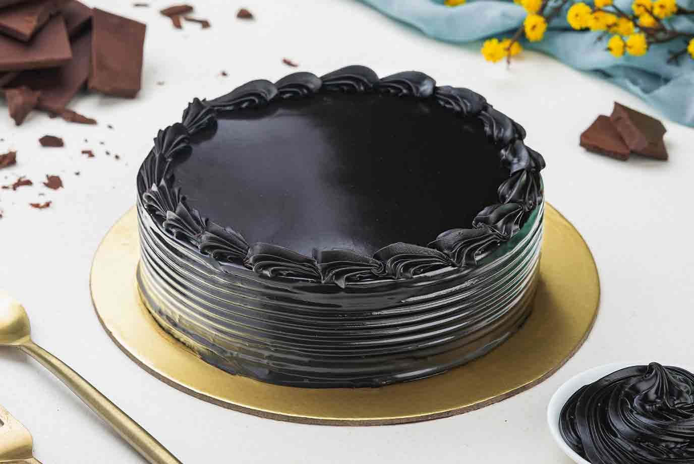 order-dutch-chocolate-truffle-cake-500-gm-eggless-online-from-ovenstory