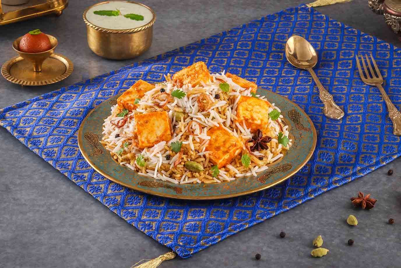 Order Spicy Zaikedaar Paneer Hyderabadi Paneer Dum Biryani Serves From Behrouz Biryani On Eatsure