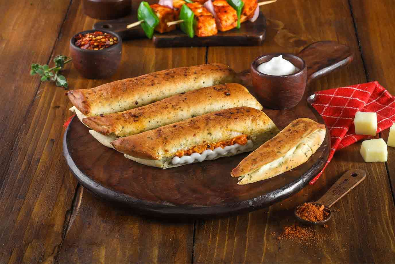 order-paneer-n-cheese-garlic-bread-with-free-dip-online-from-ovenstory