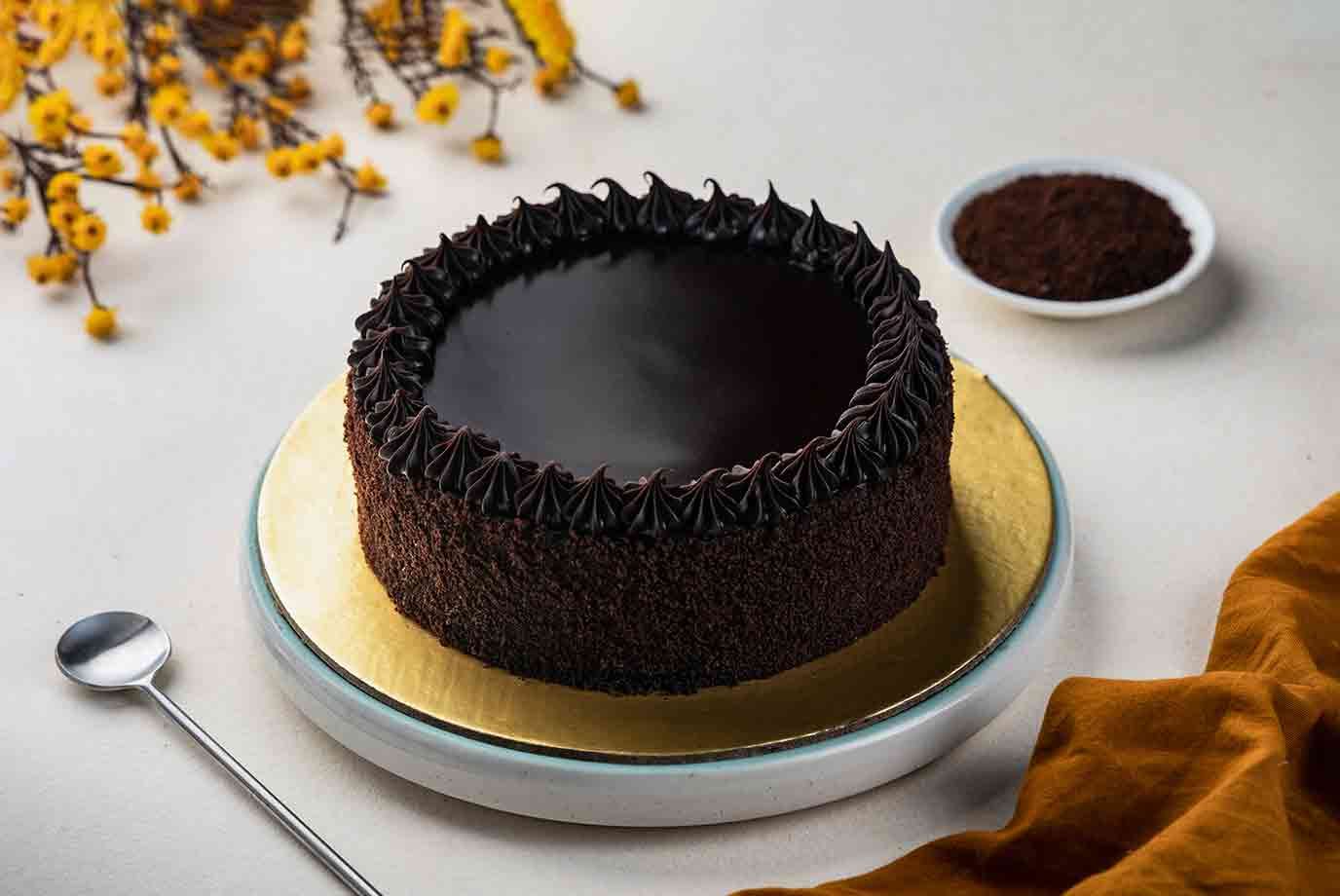 Super Soft Dutch Chocolate Truffle Cake In kadai No Whipping Cream, No  EggsChocolateTruffle Cake#fnp - YouTube
