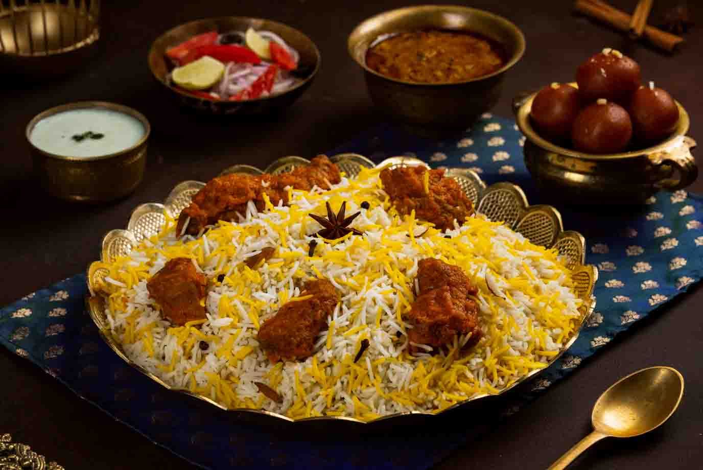 Order Hyderabadi Murgh Bone In Kilo Biryani Serves 4 5 From Behrouz ...