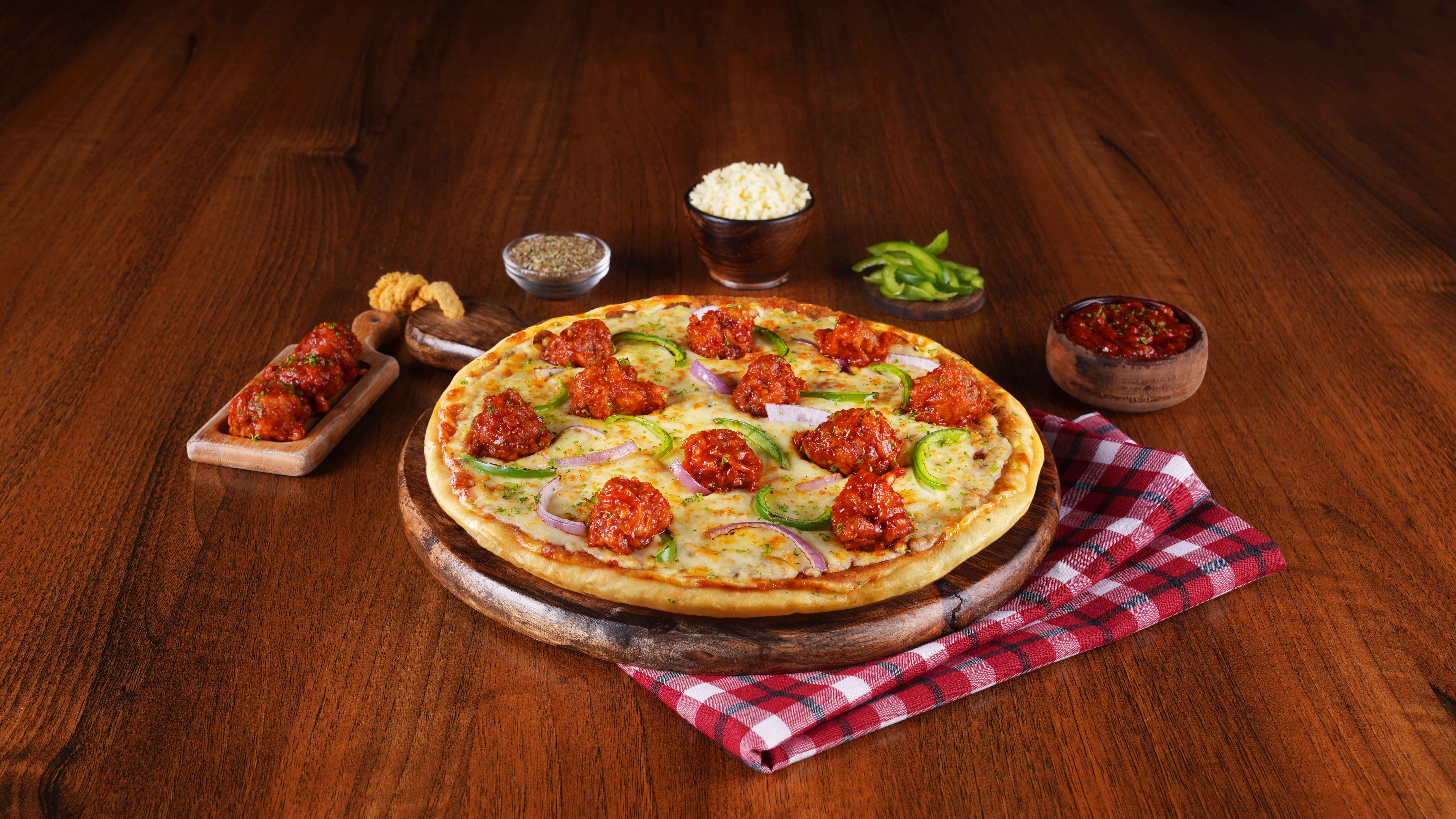 Order Chinese Schezwan Chicken Pizza Medium Must Try From Ovenstory On Eatsure 5783