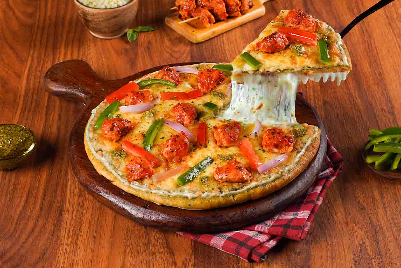 Order Basil Pesto Chicken Cheese Burst Pizza Medium Online From Ovenstory