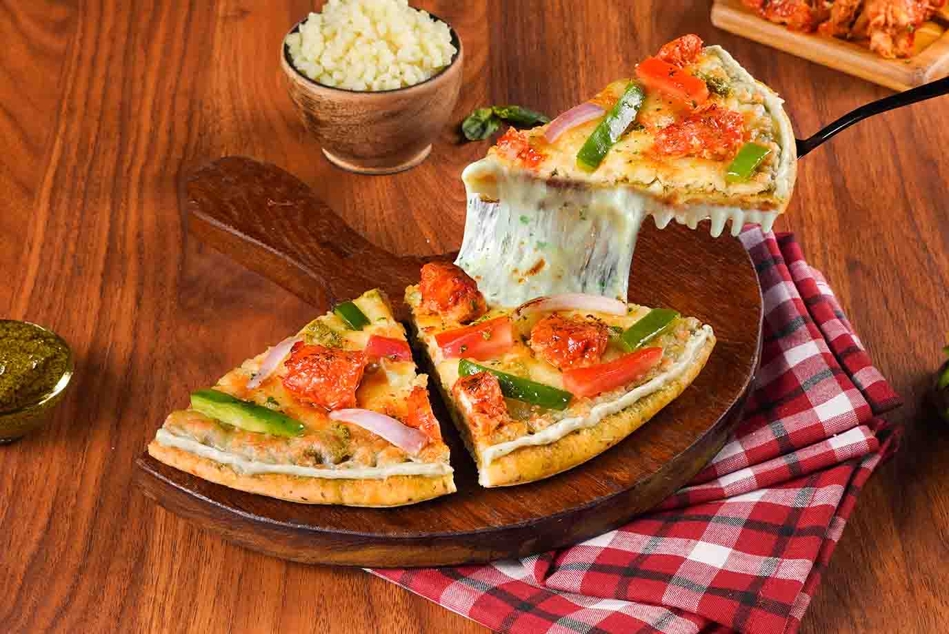 Order Basil Pesto Chicken Cheese Burst Semizza Half Pizza Online From Ovenstory 0876