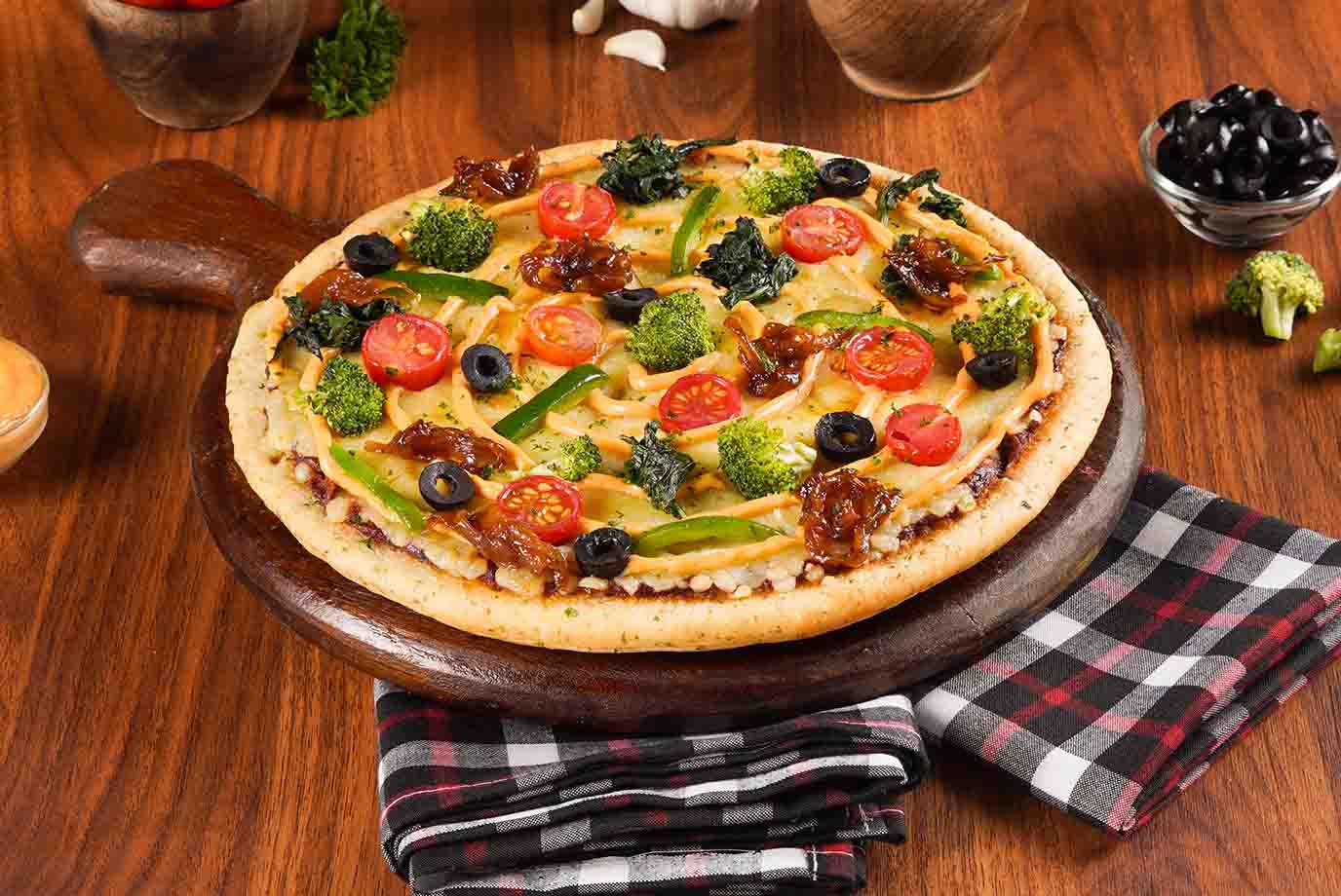 Order Ultimate Veg Pizza Medium online from Ovenstory